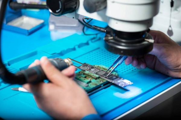 Hereu anuncia la segunda convocatoria del Perte Chip, dotada con 200 millones