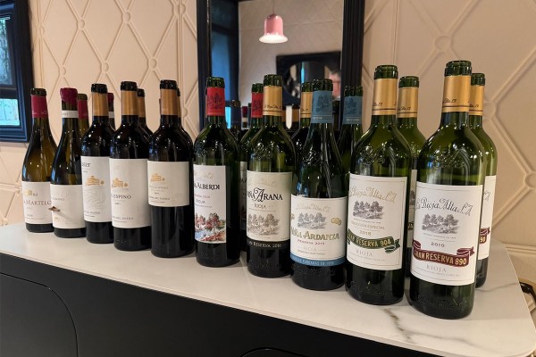 La Rioja Alta conquista València con un maridaje de altura en El Poblet