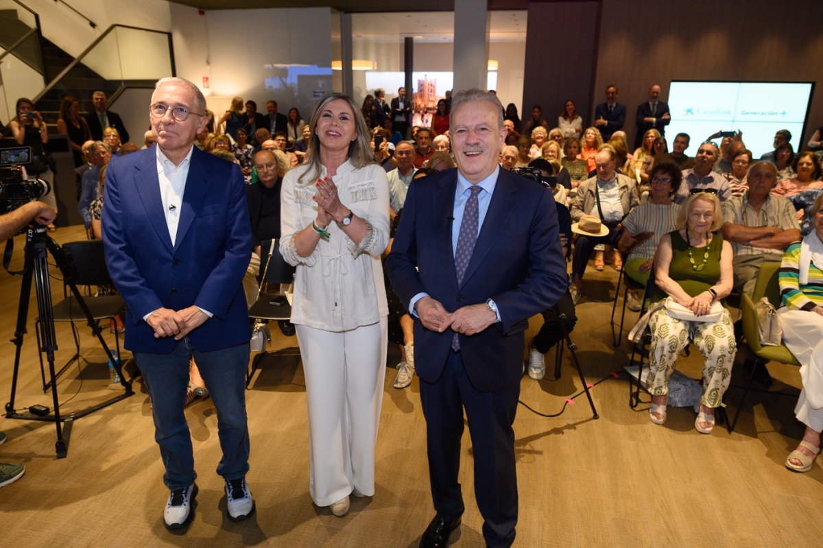 Charla 'Generación +' de CaixaBank con Xavier Sardà y Manuel Campo Vidal en València