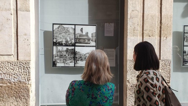 El Archivo de Alicante rememora el origen de Fogueres con  bocetos, carteles, fotografías y 'llibrets'