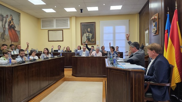 Por la mínima: la Vila Joiosa sube la tasa de basura con el voto a favor del PP y Pedro Alemany