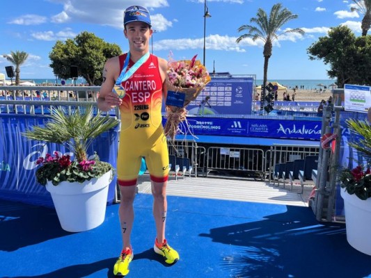 El valenciano David Cantero, campeón del mundo sub-23 de triatlón