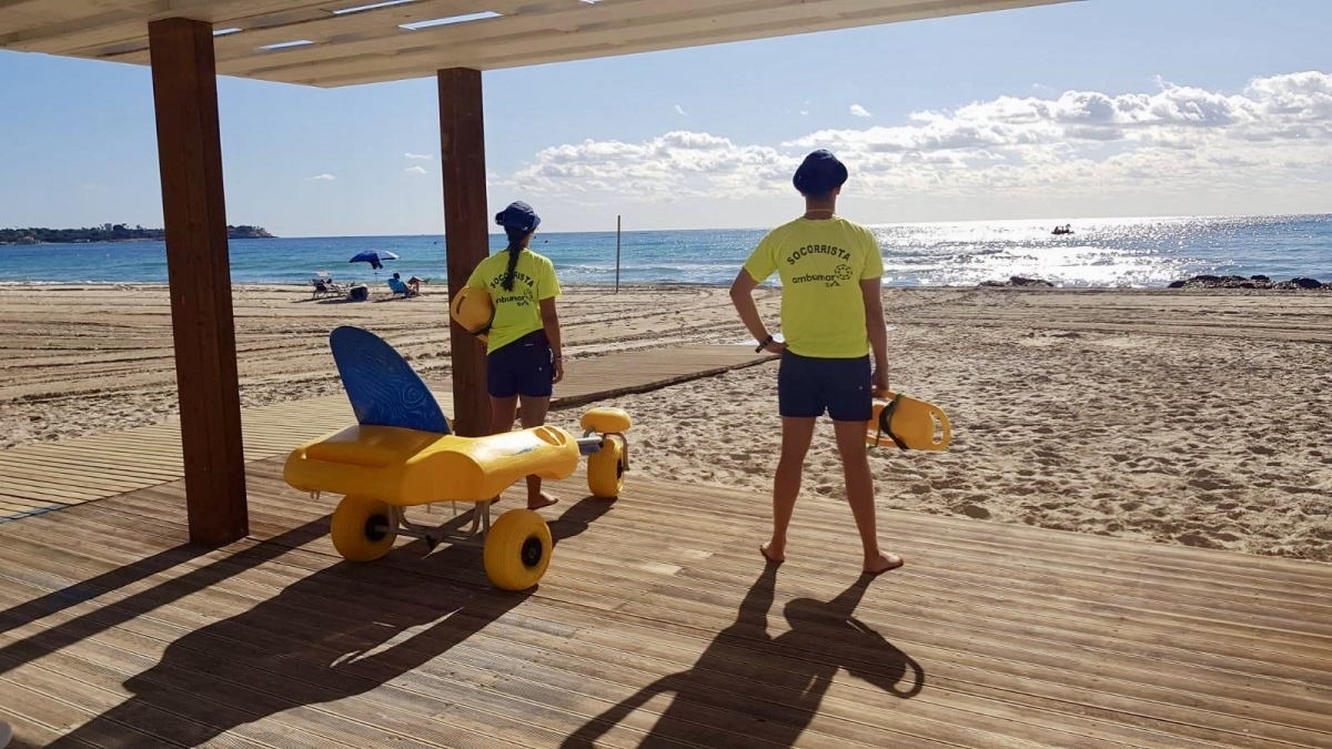 Orihuela activa por primera vez el servicio de socorrismo en la costa antes de verano 