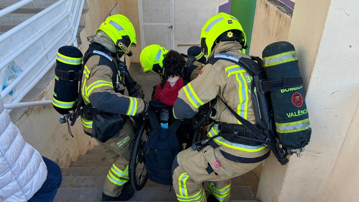 València aprueba la iniciación del proceso para mantener, limpiar y recargar botellas de aire y vestuario especial de los bomberos
