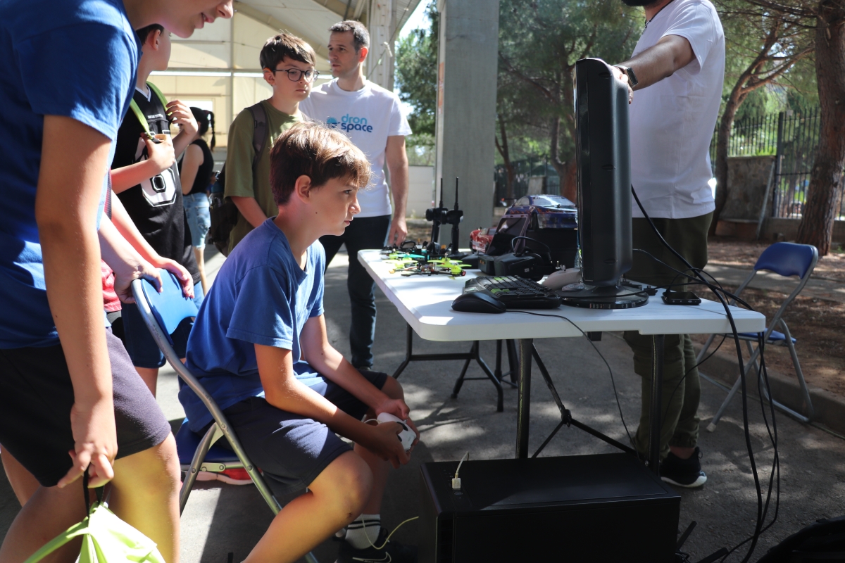 El I Congreso Nacional de Drones abre sus puertas en Oropesa con la visita de más de 300 escolares