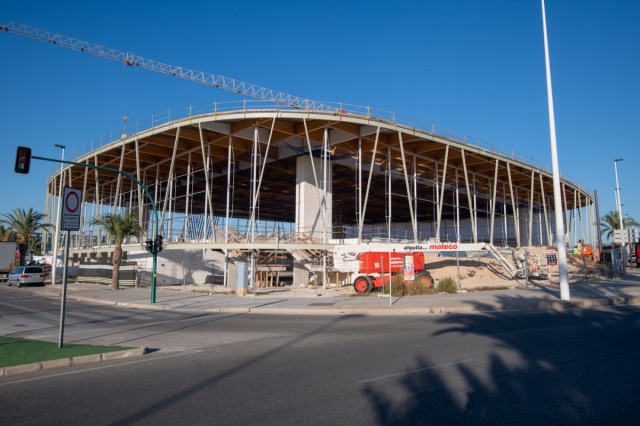 ¿Estará listo el nuevo pabellón deportivo de Elche en julio? Mientras, el bipartito sondea su gestión