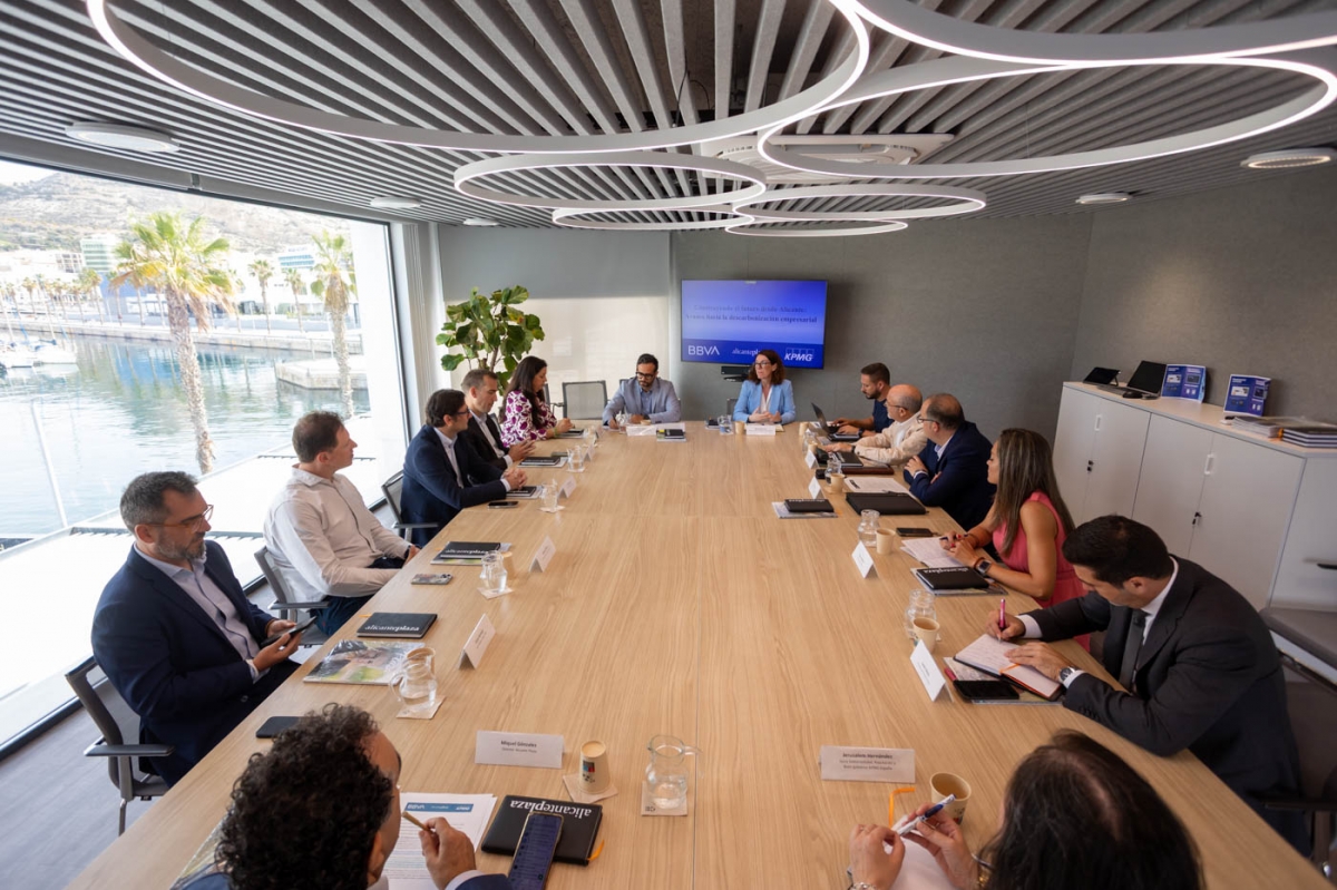 Claves de la descarbonización empresarial: transición energética para ganar en competitividad, imagen empresarial y valor de futuro