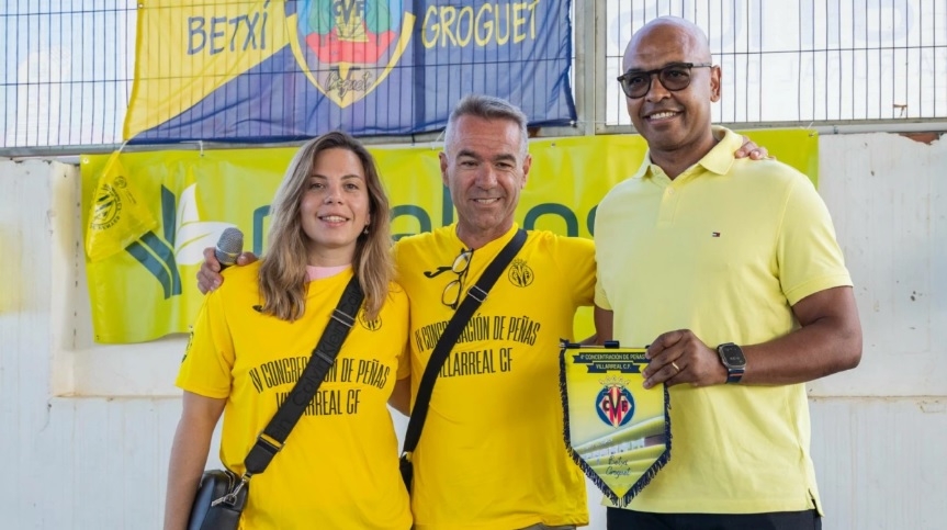 Las peñas del Villarreal celebran su IV concentración junto a Senna para despedir la temporada