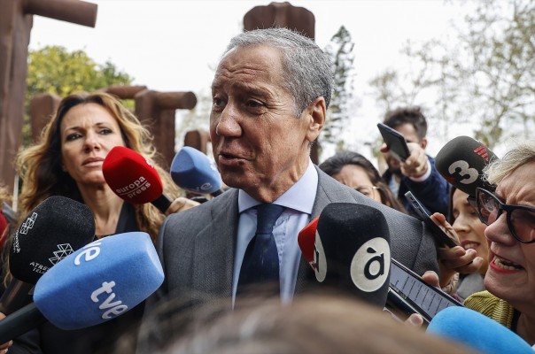  Compromís exige la retirada en los edificios públicos de las placas honoríficas a Zaplana