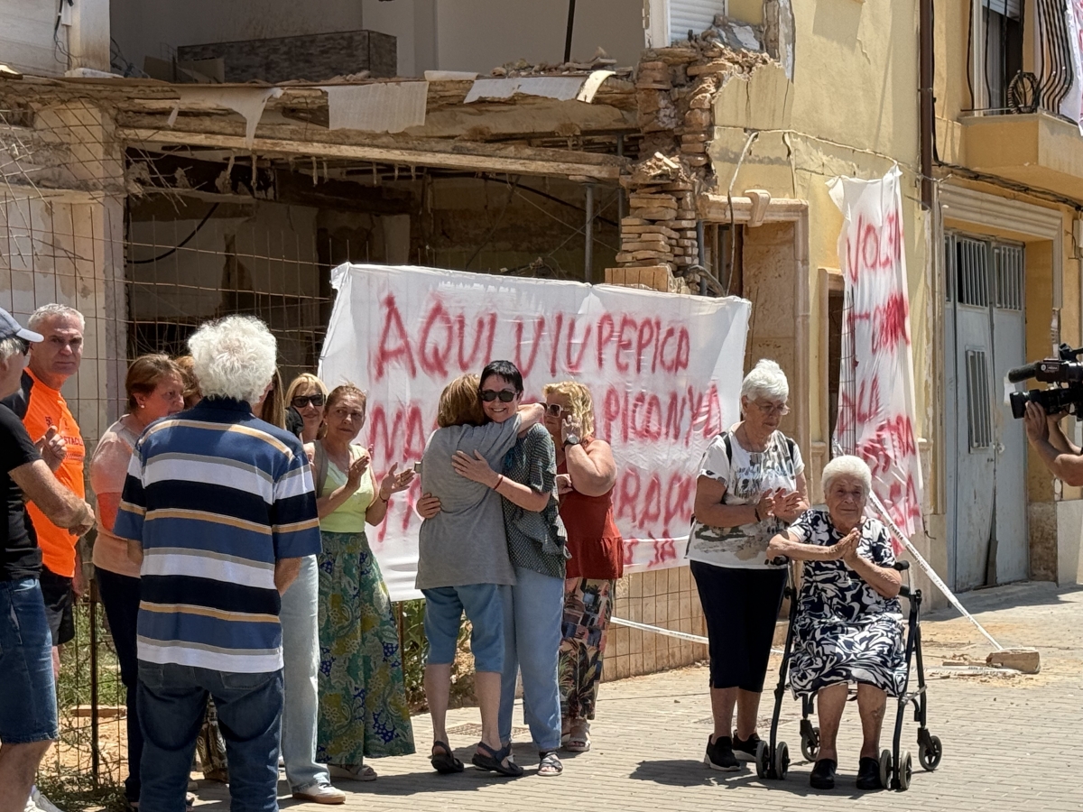 Vecinos de la Almassereta en Picanya protestan tras siete meses sin casa: 