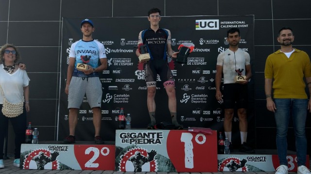 Patrick Collins se lleva una Gigante de Piedra marcada por el fuerte calor 
