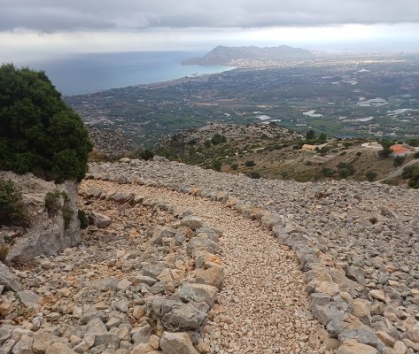 Altea ejecuta trabajos de conservación y mejora del sendero PR-CV7 de Bèrnia