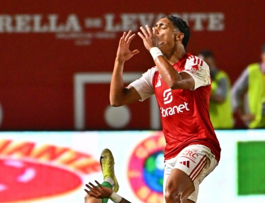 Menudo fiasco del Murcia: el equipo no está a la altura de su afición y se despide del ascenso 