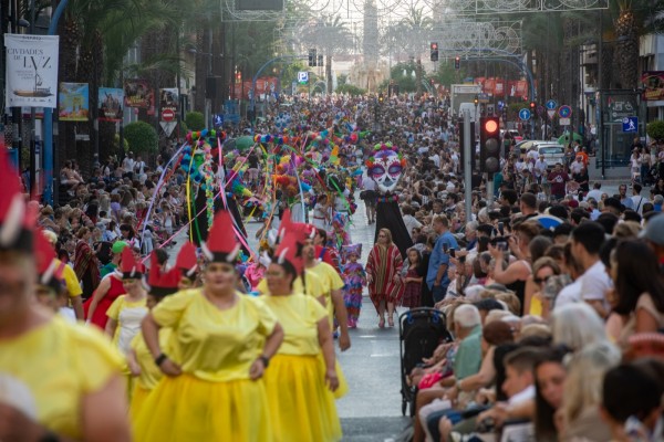 Las fotos del Desfile del Ninot en Alicante en 2025