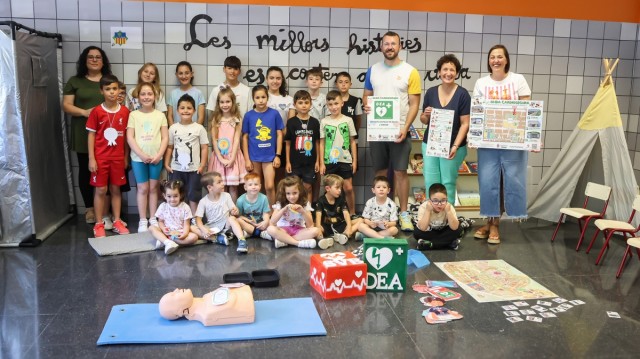El alumnado del CEIP Miralcamp convierte Onda en una ciudad más segura con su red de carteles salvavidas