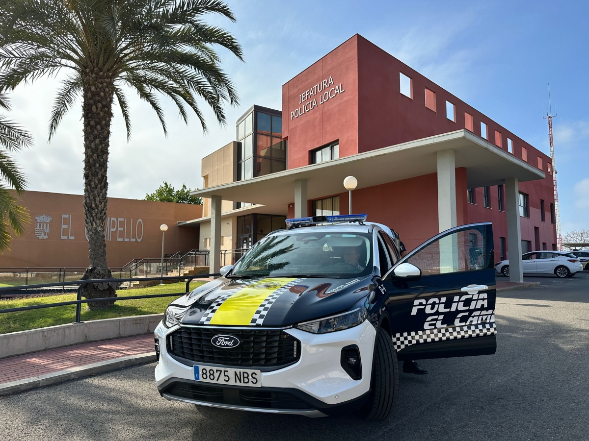 La policía de El Campello moderniza su flota con un vehículo dotado de megafonía y desfibrilador