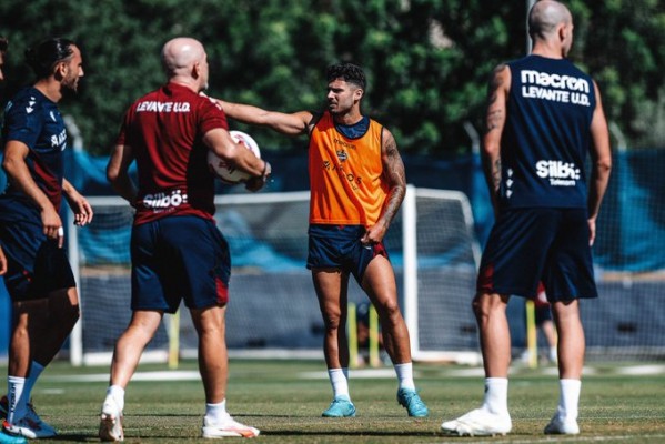 Kochorashvili ya se entrena con el Levante y podrá jugar ante el Castellón
