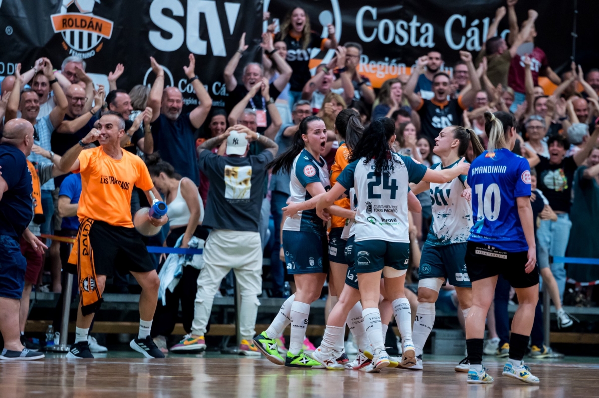 El STV Roldán FSF, tras celebrar el pase a la final, peleará por el título ante el Futsi Atlético Navalcarnero. - Foto: STV ROLDÁN