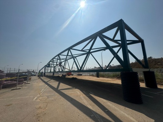 La Generalitat instala la pasarela ciclopeatonal del Anillo Verde Metropolitano entre Sedaví y Picanya