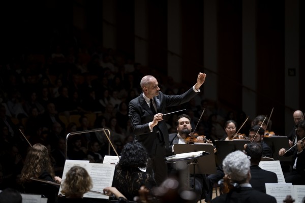Antonello Manacorda dirige obras de Bruckner y Mahler con la Orquestra de la Comunitat Valenciana