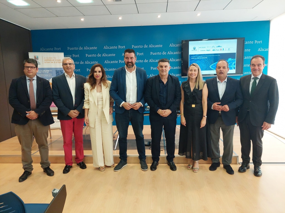 Nadal, Balbi, Poquet, Mancebo, Martínez, López, Baño y Peral, en la presentación del informe. - Nadal, Balbi, Poquet, Mancebo, Martínez, López, Baño y Peral, en la presentación del informe.