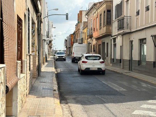 Manises instalará cámaras de seguridad en la calle Rafael Valls para controlar el tráfico pesado