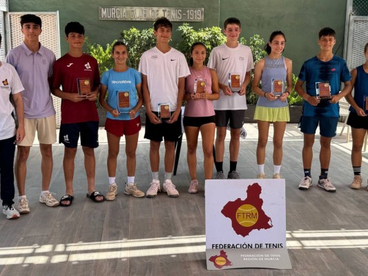 Jaime Alcaraz es doble campeón regional infantil mientras Carlos conquistaba París