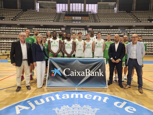 CaixaBank y el Amics Castelló renuevan por quinta temporada consecutiva su acuerdo de patrocinio