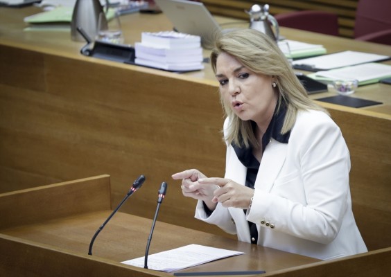 CCOO PV se concentra para reclamar la dimisión de Camarero por tener los Servicios Sociales 