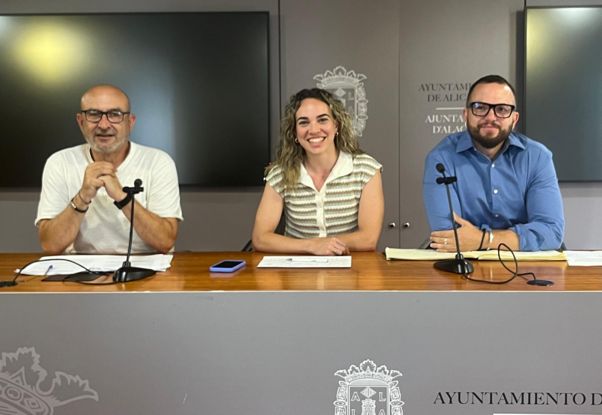 Los ediles de EU Podem y Compromís en Alicante: Manolo Copé, Sara Llobell y Rafa Mas. - Los ediles de EU Podem y Compromís en Alicante: Manolo Copé, Sara Llobell y Rafa Mas.