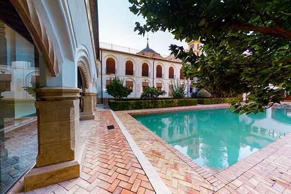 Alfombra roja para un documental sobre el monasterio de Las Claras dirigido por José Aliaga y Ana Mejón: se estrena este viernes