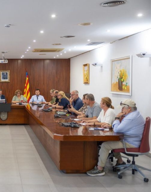 El portavoz de Vox de l'Alfàs del Pi anuncia que se ausentará del ayuntamiento durante las olas de calor