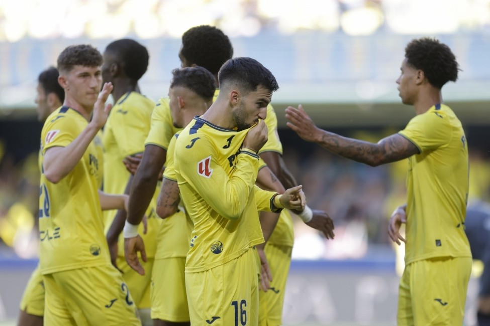 Álex Baena celebra un gol ante el Sevilla - CARME RIPOLLÉS
