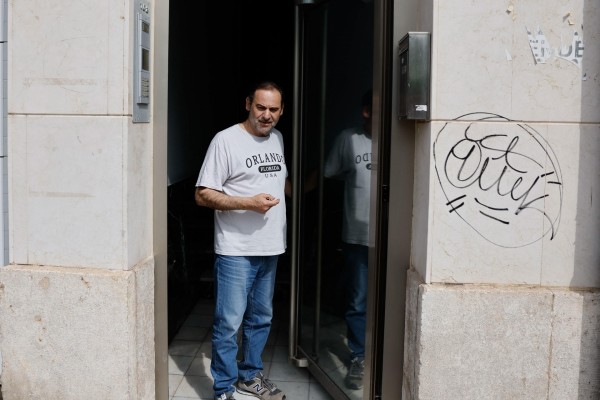 La UCO copia el móvil de Ábalos y se lleva memorias digitales tras más de nueve horas de registro en su casa
