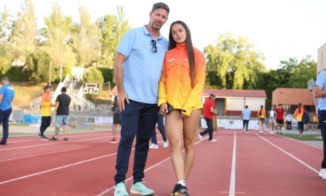 Estrella Santoyo debuta como internacional en el 4x100 sub-20 del España-Portugal 