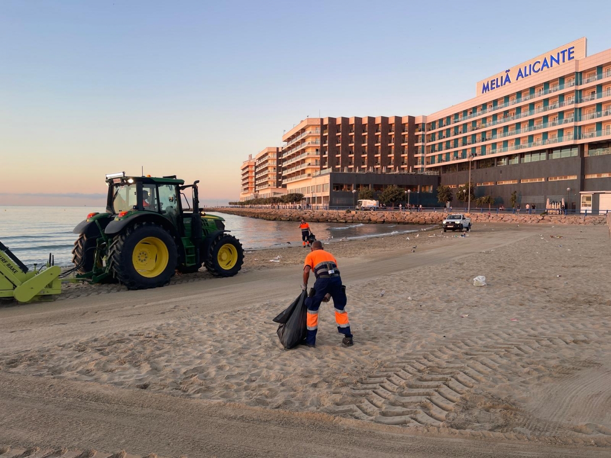La limpieza de playas en Alicante.