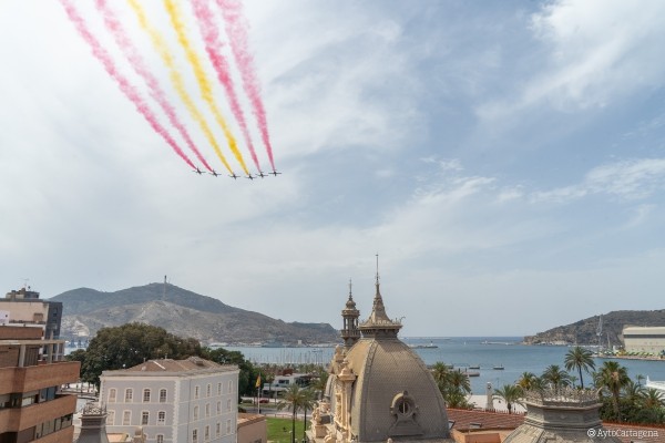 Última pasada de los C‑101 de la Patrulla Águila sobre Cartagena antes de su retirada