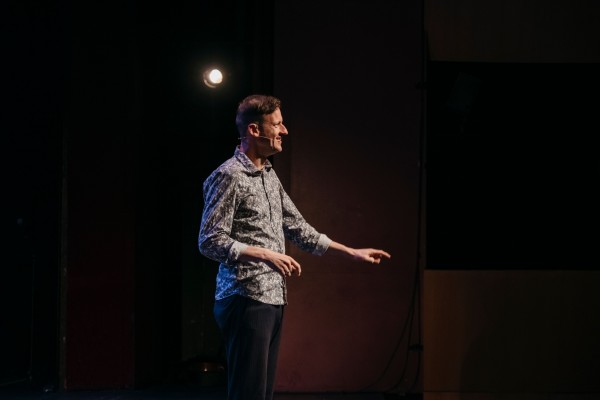 Edu Soto llega a Burriana con un show que mezcla el monólogo, la comedia y la improvisación