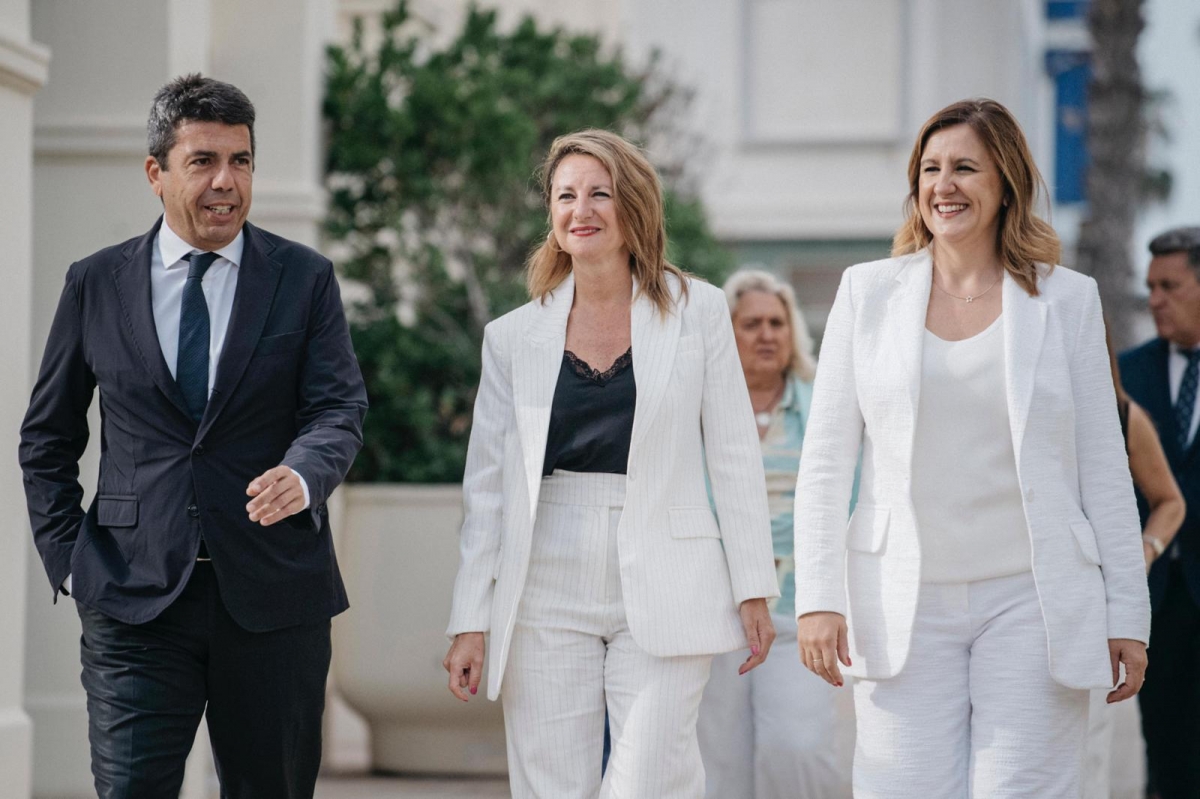 Carrasco, acompañada por Carlos Mazón y María José Catalá.