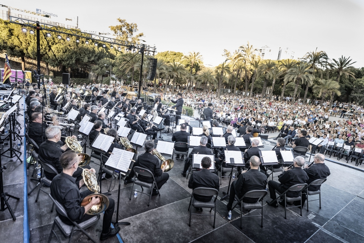 La Banda Sinfónica Municipal y un sexteto de tango dan el pistoletazo de salida del Festival de Jazz
