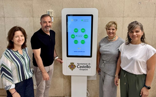 Castelló instala dos nuevos dispositivos digitales para facilitar el acceso a información sobre empleo