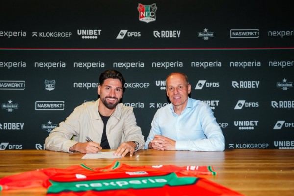 Crettaz se une al NEC Nimega de Dick Schreuder
