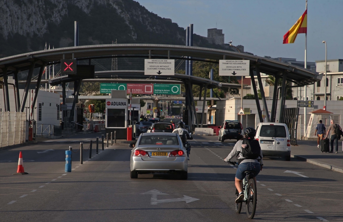 España realizará los controles de pasaportes en el puerto y aeropuerto de Gibraltar, según el acuerdo