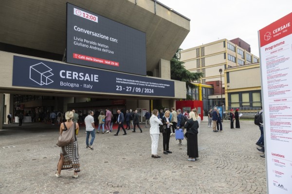 Cersaie sigue al alza tras la caída de Cevisama: la feria italiana crece en 10.000 m2 y cuelga el 'sold out'