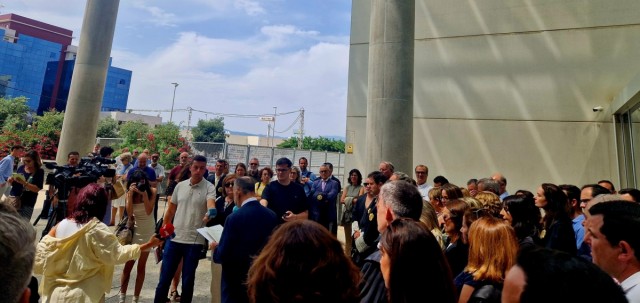 Jueces y fiscales de Murcia y Cartagena protagonizan un paro de 10 minutos para exigir la retirada de dos reformas impulsadas por el Gobierno