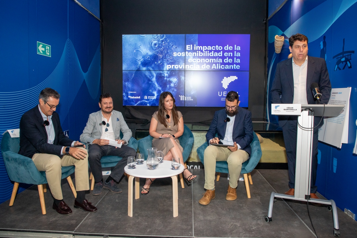El foro de Uepal destaca la sostenibilidad como motor de transformación en la provincia de Alicante. - Foto: PLAZA El foro de Uepal destaca la sostenibilidad como motor de transformación en la provincia de Alicante.