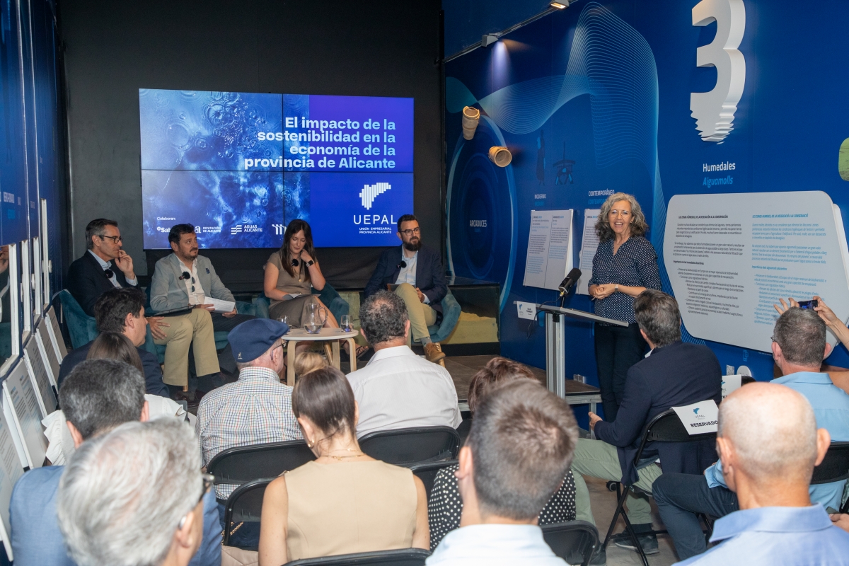El foro de Uepal destaca la sostenibilidad como motor de transformación en la provincia de Alicante. - Foto: PLAZA El foro de Uepal destaca la sostenibilidad como motor de transformación en la provincia de Alicante.