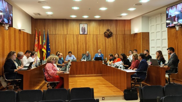 PP y PSOE se alían a espaldas de Vox en Orihuela para bonificar hasta el 70% la nueva tasa de basuras