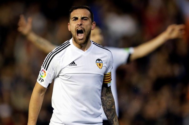 El Valencia CF golea al Eibar con un 'triplete' de Alcácer