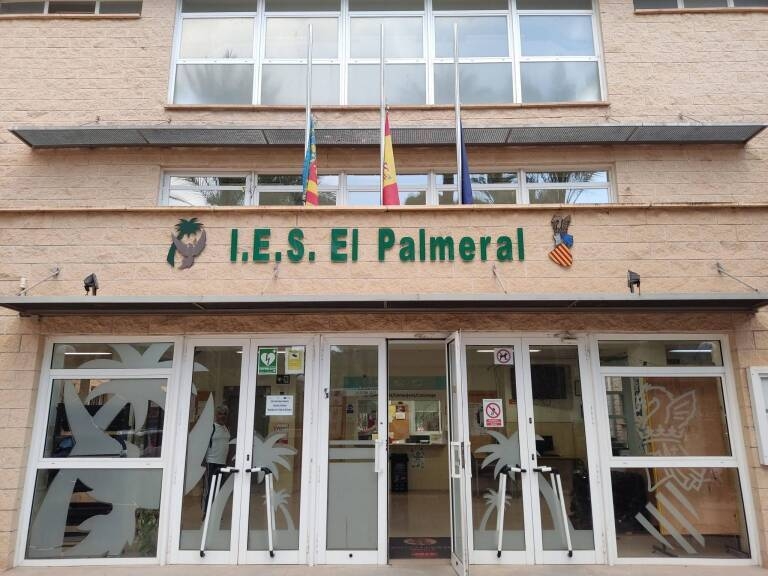 La cara en contra de que el IES 'El Palmeral' de Orihuela se convierta en centro integrado de FP